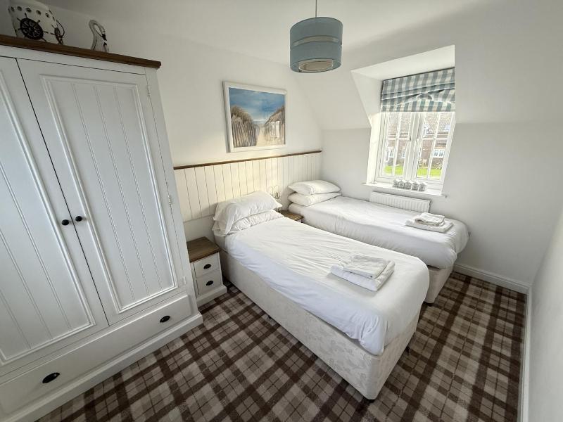 Old and New England Cottages - two 3 bedroom cottages nearby - Part of the The Bay Filey Holiday Village with pool gym and direct beach access pub restaurant tennis and meadows walks - image 25