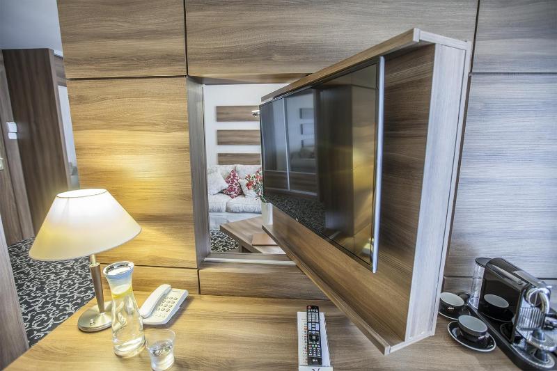 Junior Suite with Garden View image 3