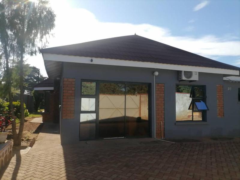 Victoria Falls African Guest House - image 16