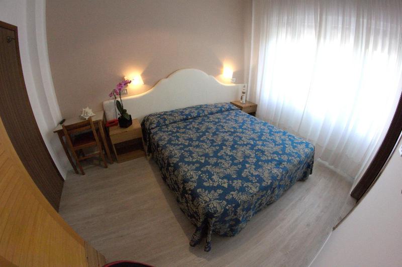 Economy Double or Twin Room image 1