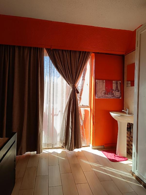 Best Location borehole water FREE WIFI 5min to CBD - image 11