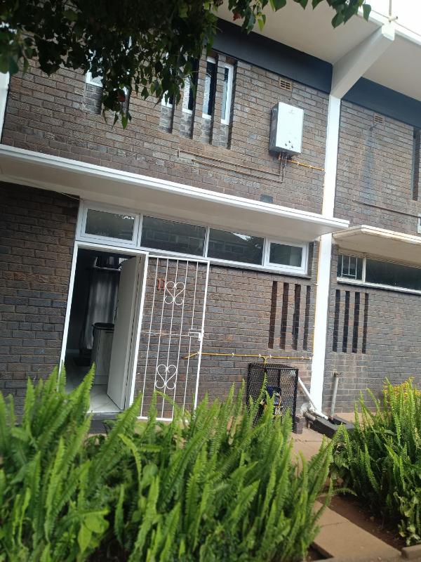 Best Location borehole water FREE WIFI 5min to CBD - image 12