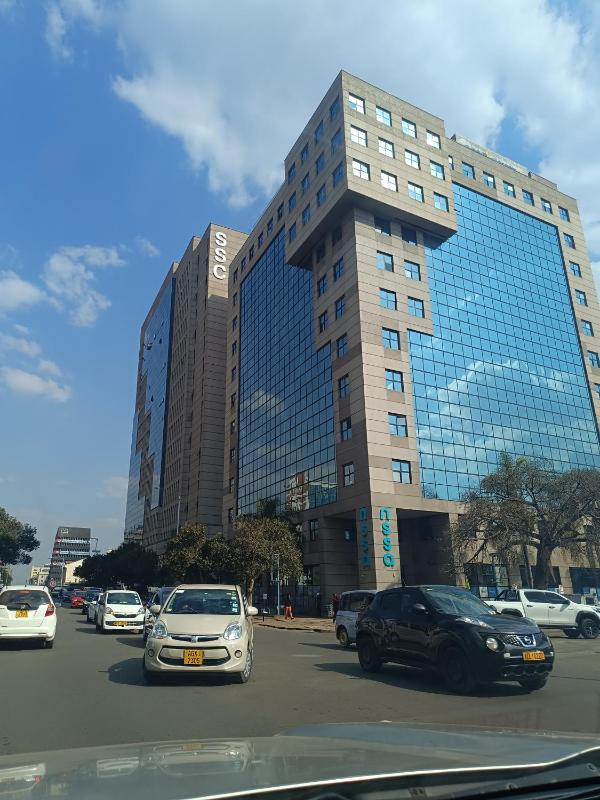 Best Location borehole water FREE WIFI 5min to CBD - image 8