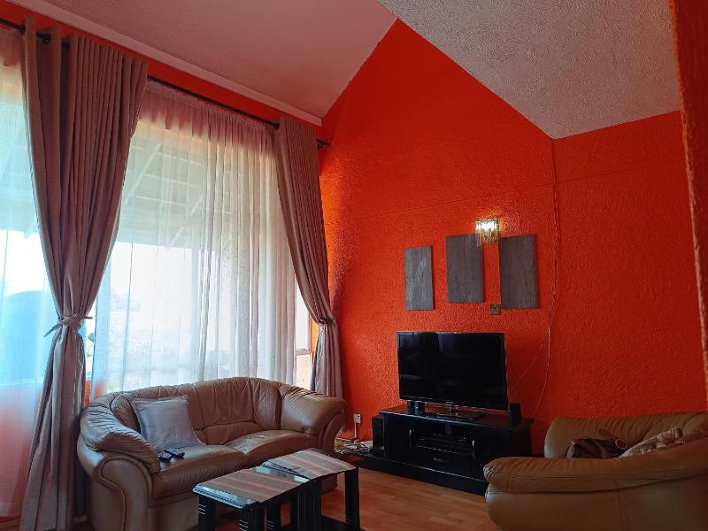 Best Location borehole water FREE WIFI 5min to CBD - image 13