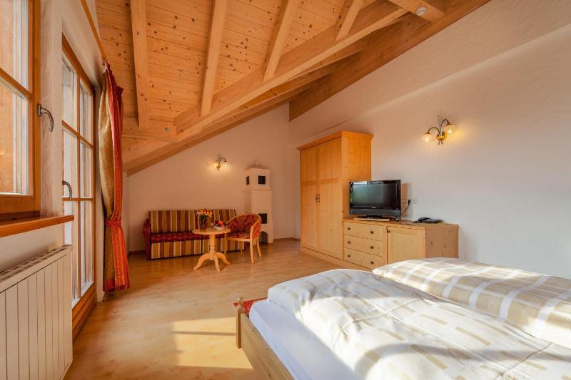 Double Room with Balcony image 4