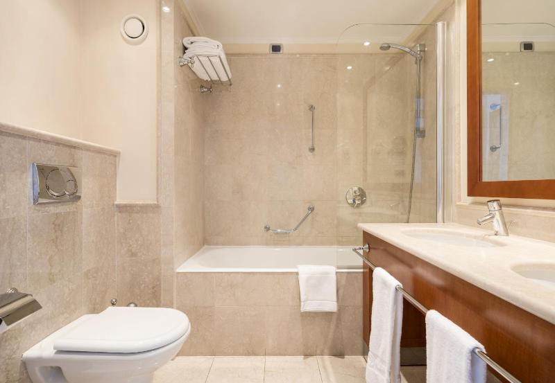 Triple Room (2 Adults + 1 Child) image 2