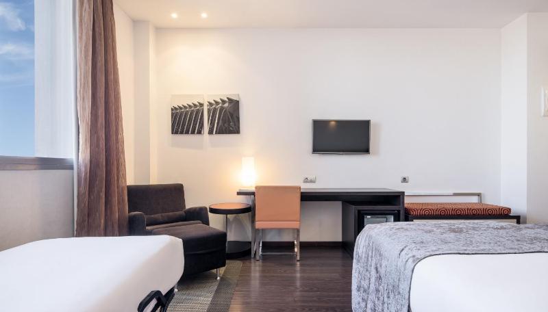 Triple Room (2 Adults + 1 Child) image 3