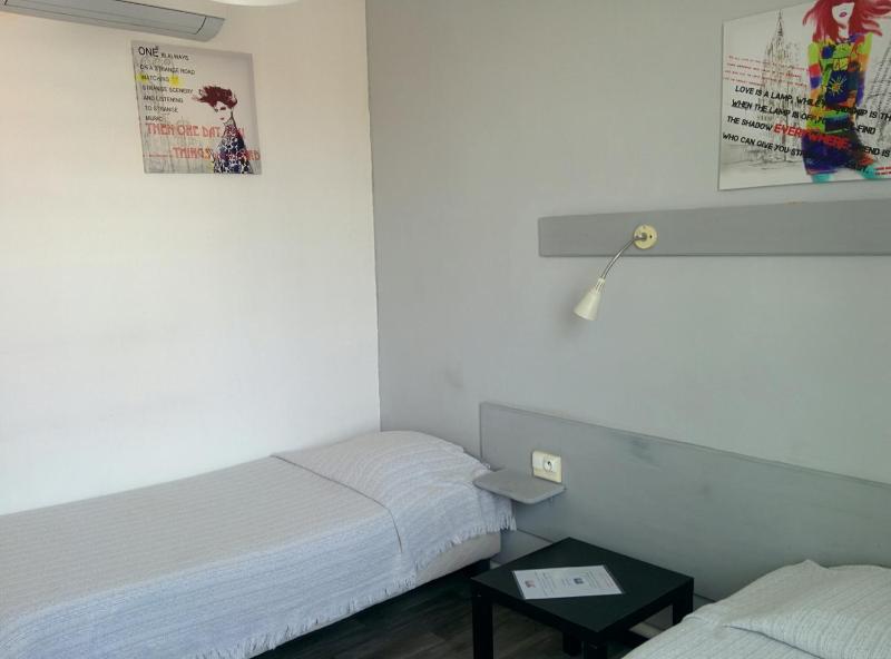 Twin Room image 2