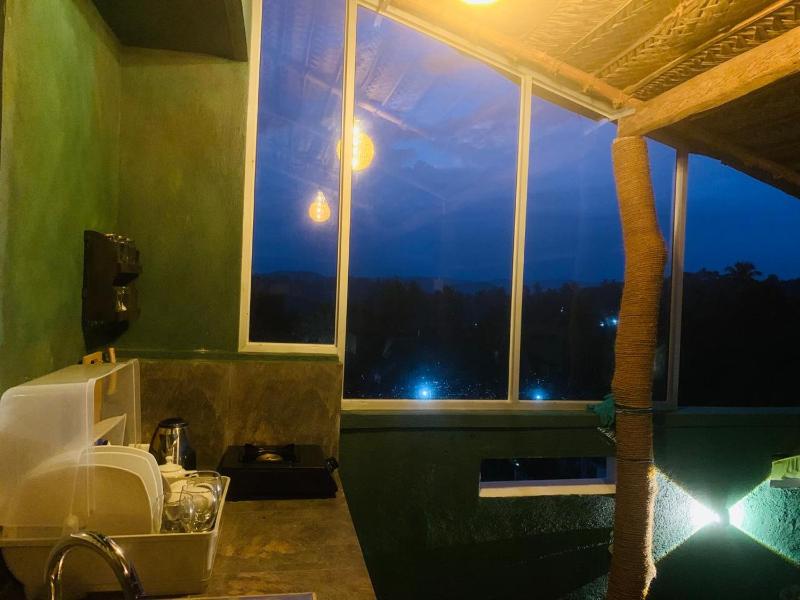 White House Villa Hiriketiya - image 4