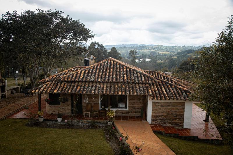 Acogedora casa rodeada de paisajes y jardines-Estancia Nirvana - image 10