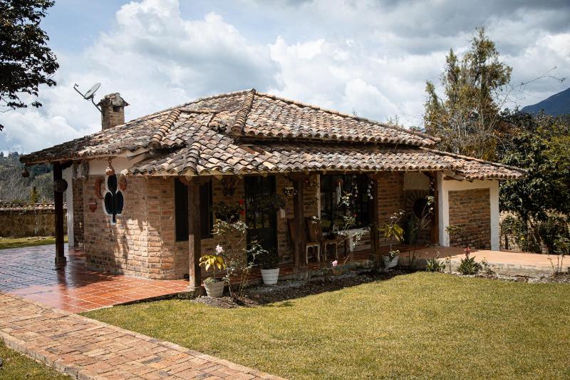 Acogedora casa rodeada de paisajes y jardines-Estancia Nirvana - image 9