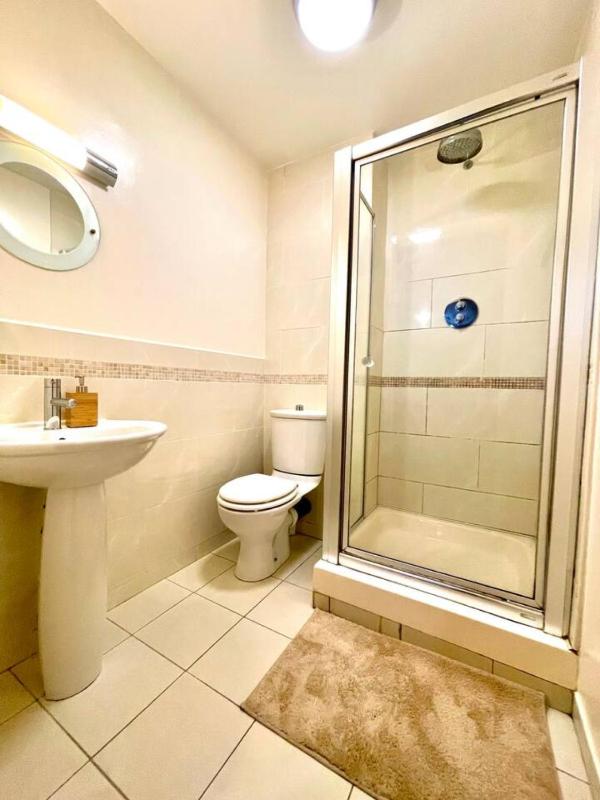 Stylish Central Dub Apt Aviva Stad Free Parking - image 4