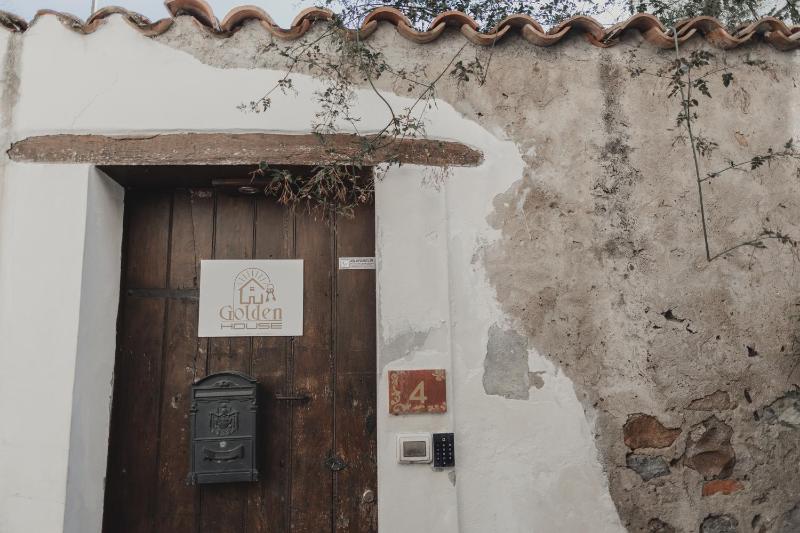 Golden house - image 27