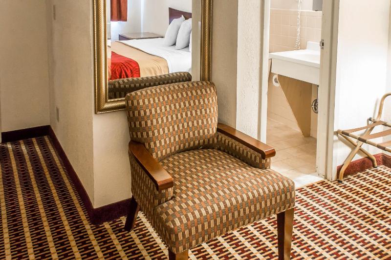 Double Room with Two Double Beds - Smoking image 3