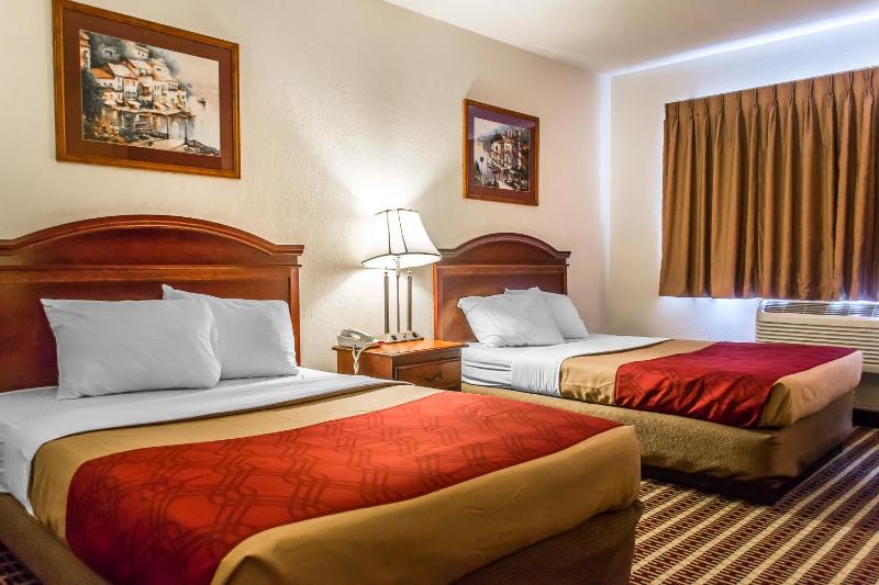 Double Room with Two Double Beds - Smoking image 4