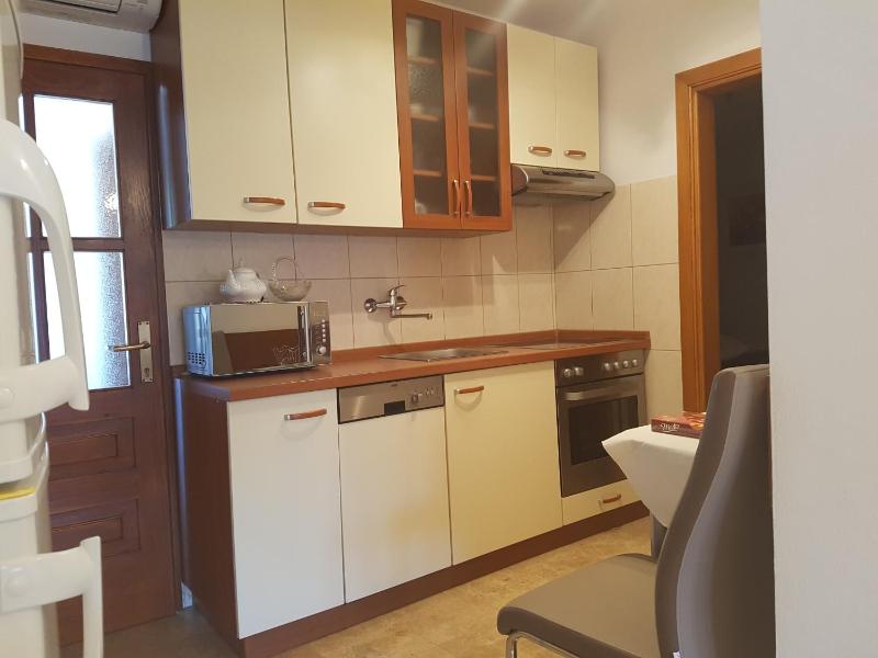 Two-Bedroom Penthouse Apartment with balcony and Sea View image 3