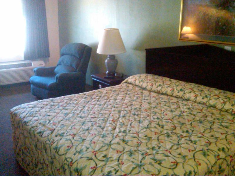 King Room- Non-Smoking image 2
