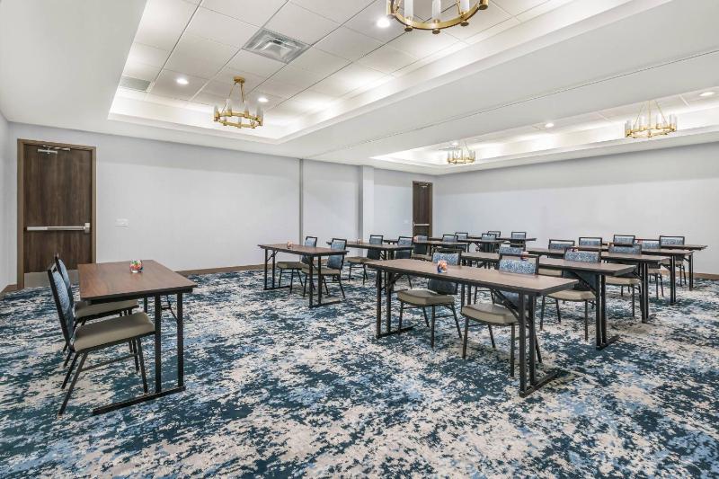 Cambria Hotel Tampa-Brandon - image 12