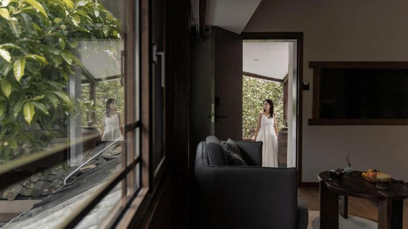 The Panorama Designer Villa & Cafe - Chinese Naxi Style Courtyard - Complimentary Airport Pick-up for 3 Nights & Tailor-Made Tours - image 42