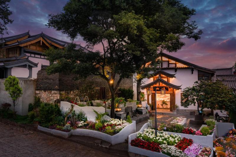 The Panorama Designer Villa & Cafe - Chinese Naxi Style Courtyard - Complimentary Airport Pick-up for 3 Nights & Tailor-Made Tours - image 33