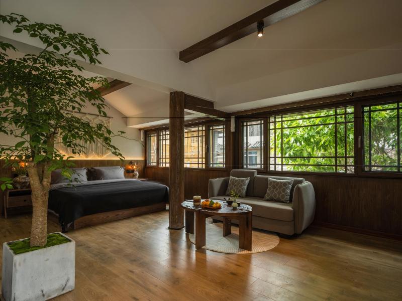 The Panorama Designer Villa & Cafe - Chinese Naxi Style Courtyard - Complimentary Airport Pick-up for 3 Nights & Tailor-Made Tours - image 8