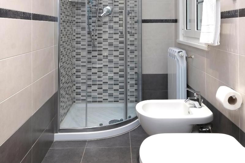 Double Classic Room with Private Bathroom image 2