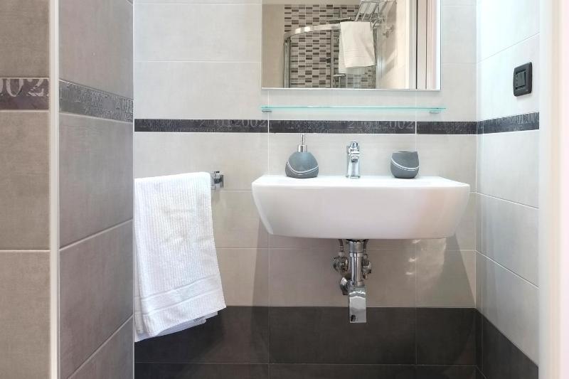 Double Classic Room with Private Bathroom image 3