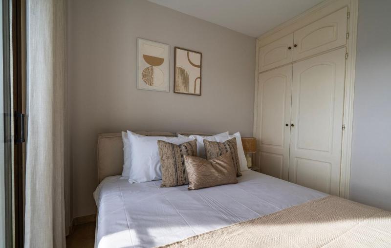 Harbour Heaven 2 Bed 2 Bath Apartment Steps from Duquesa Marina and Beach - image 18
