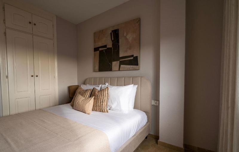 Harbour Heaven 2 Bed 2 Bath Apartment Steps from Duquesa Marina and Beach - image 16