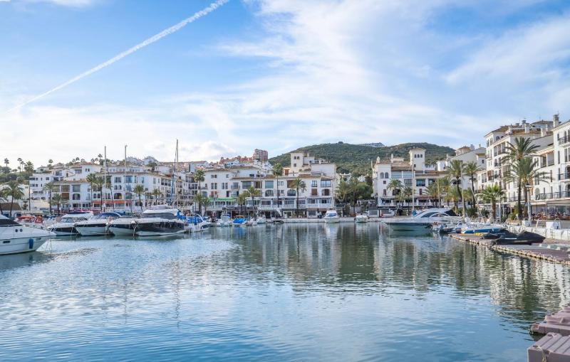 Harbour Heaven 2 Bed 2 Bath Apartment Steps from Duquesa Marina and Beach - image 21