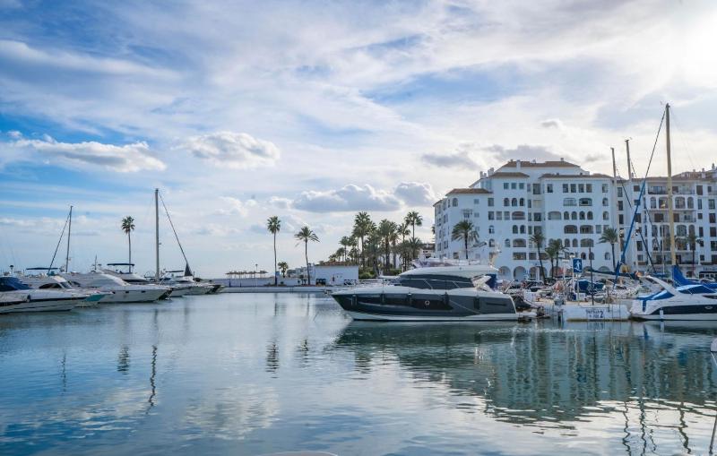 Harbour Heaven 2 Bed 2 Bath Apartment Steps from Duquesa Marina and Beach - image 23
