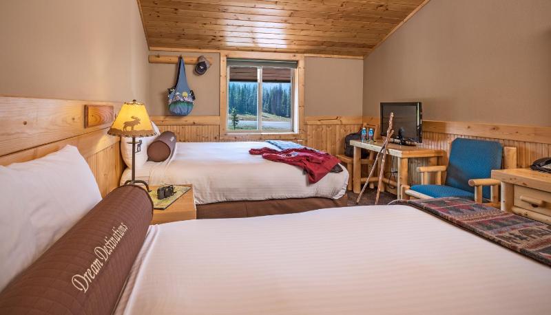 Queen Room with Two Queen Beds - Pets not allowed image 4
