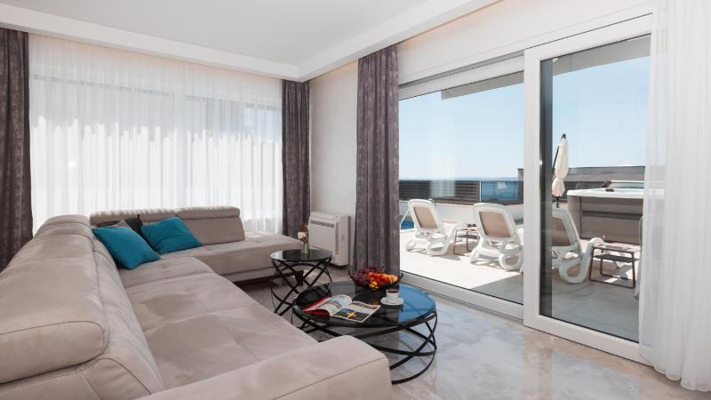 Sunny Lux Villa 2 in Makarska by Villas Guide - image 3