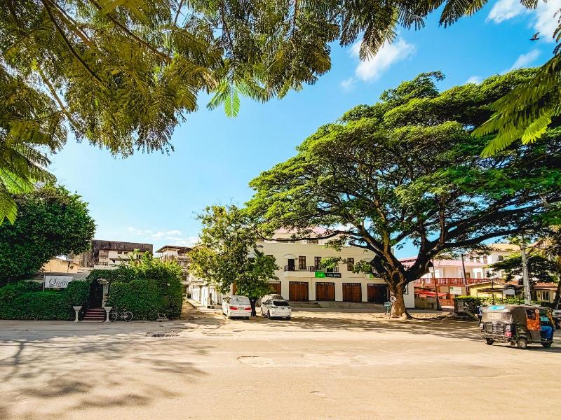 Stone Town Comfort - image 4
