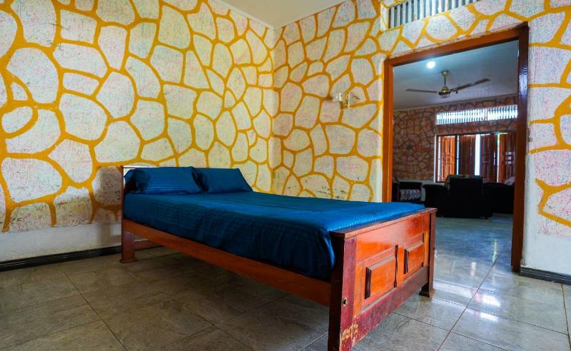 Chathuranga Guest House - image 3