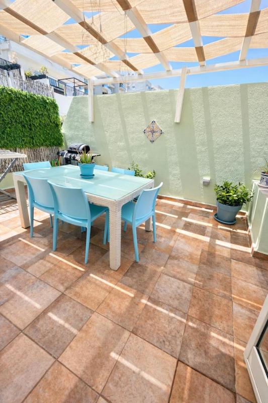 St Julians Seaviews HillTop House - image 4