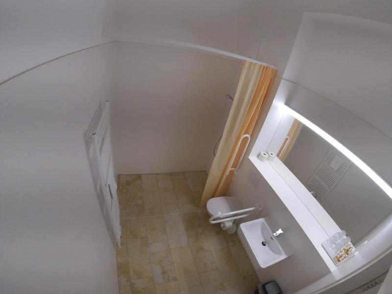 Double Room image 4