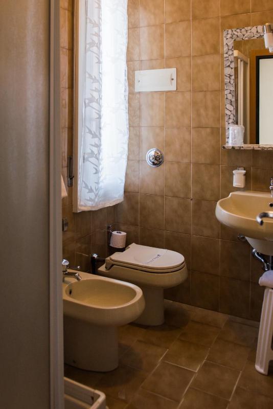 Double or Twin Room image 2