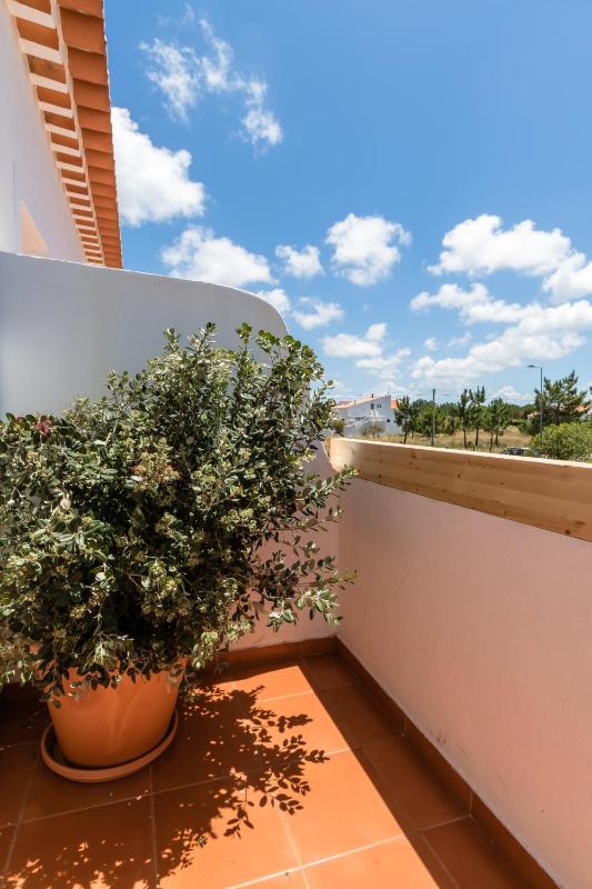 Twin Room with Balcony image 2