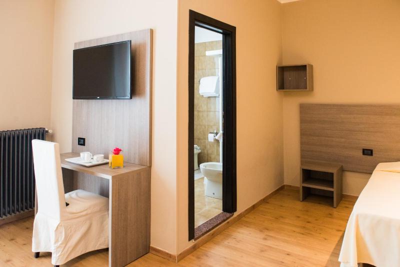 Triple Room image 4