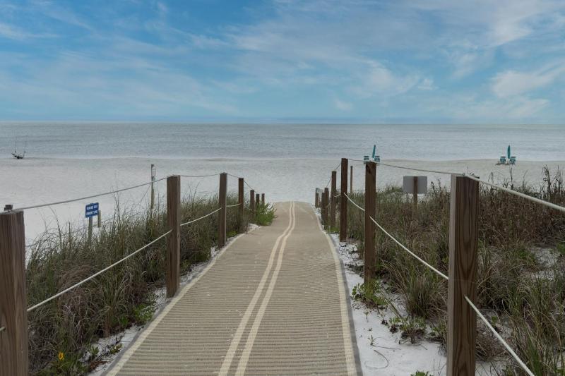 Sea-Esta - Easy Walk to the Beach + Balcony with Pool Views - image 4