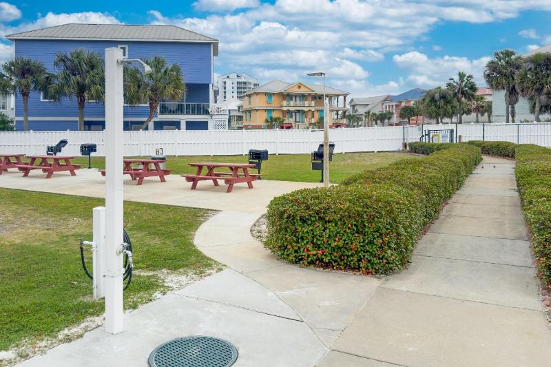 Sea-Esta - Easy Walk to the Beach + Balcony with Pool Views - image 8