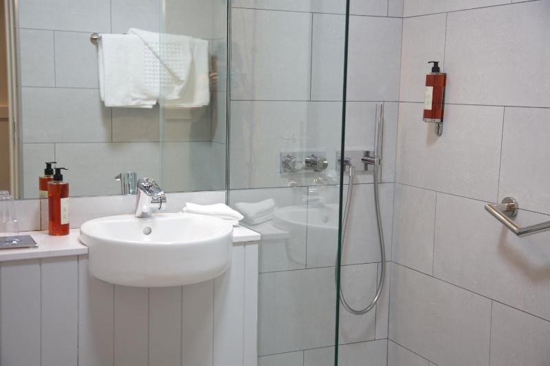 Standard Double Room image 2
