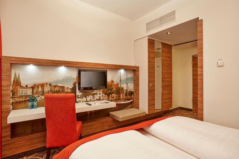 Standard Double Room image 4