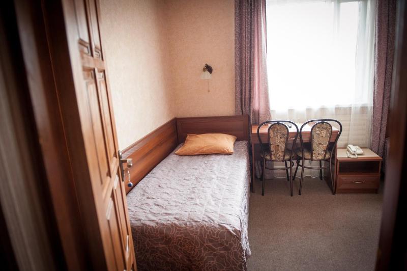 Twin Room with Shower image 2