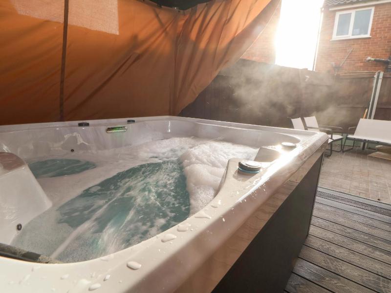 Steam and Stay Hoole - image 1