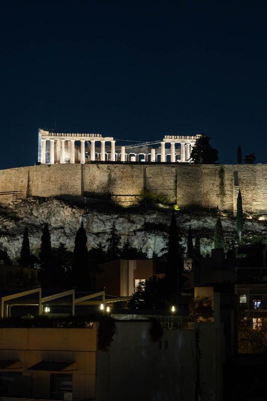 Cozy Deck Roof Apt at the Foothills of Acropolis - image 9