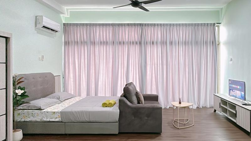 21 - (Netflix) Warm Cozy Home @ Mount Austin JB - image 14