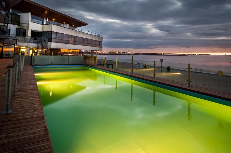 Family Room with Sea View image 4