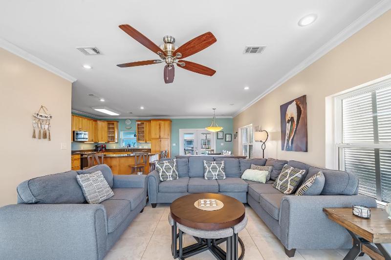 Family Tides Beach House - image 28